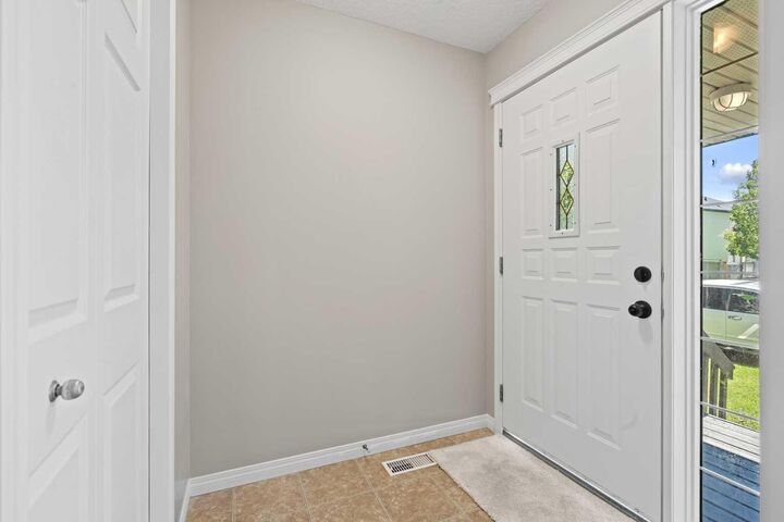 Property Photo: 28 Saddlebrook Gardens NE AB T3J 5M6