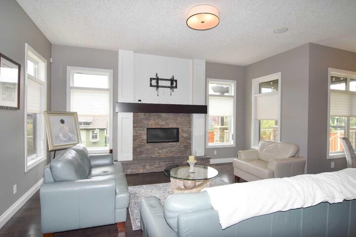 Property Photo: 800 East Lakeview Road AB T1X 1R2