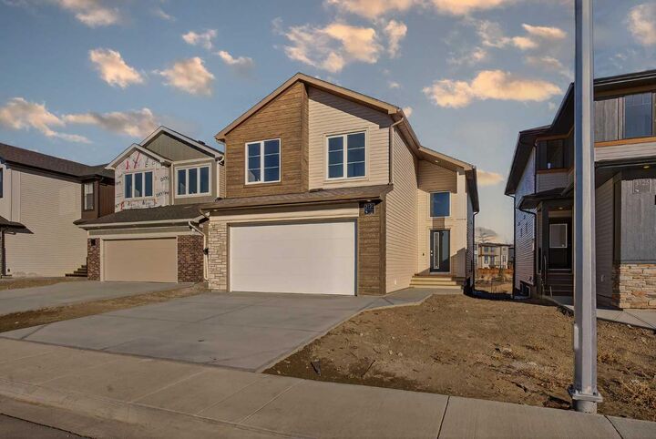 Property Photo: 3121 44 Street S AB T1K 8L1