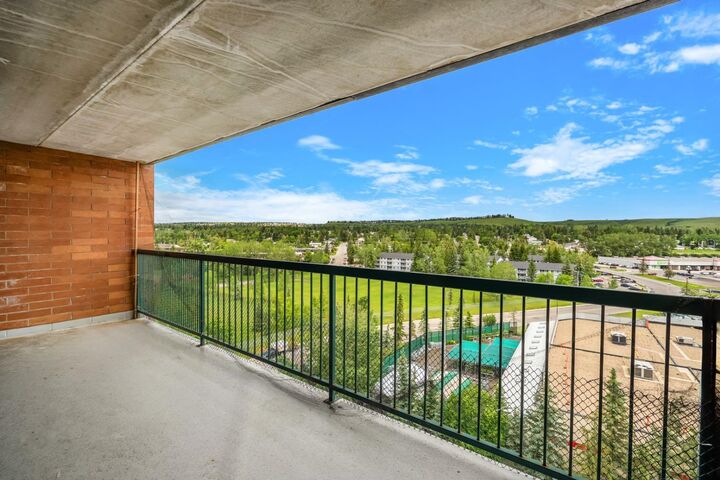 Property Photo: 5204 Dalton Drive NW 1110 AB T3A 3H1