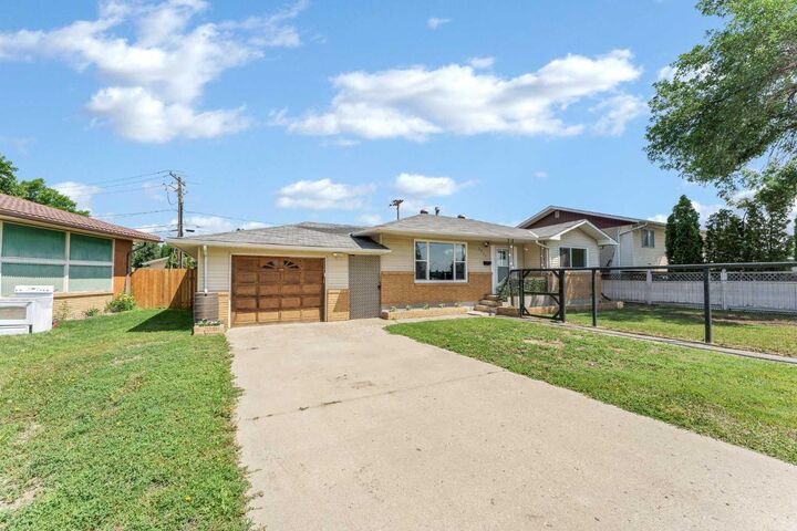 2711 Dunmore Road SE — photo 1