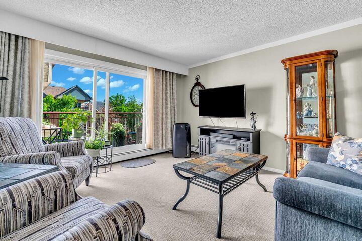 Property Photo: 723 57 Avenue SW 428 AB T2V 4Z3