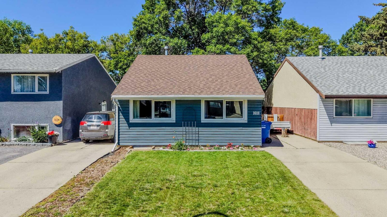 Property Photo:  1618 St. George Road N  AB T1H 5A1 
