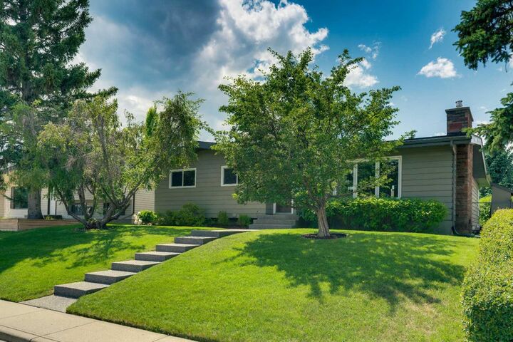 Property Photo: 10219 7 Street SW AB T2W 0G2