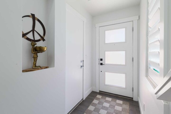 Property Photo:  64 Spring Willow Close SW  AB T3E 6E8 