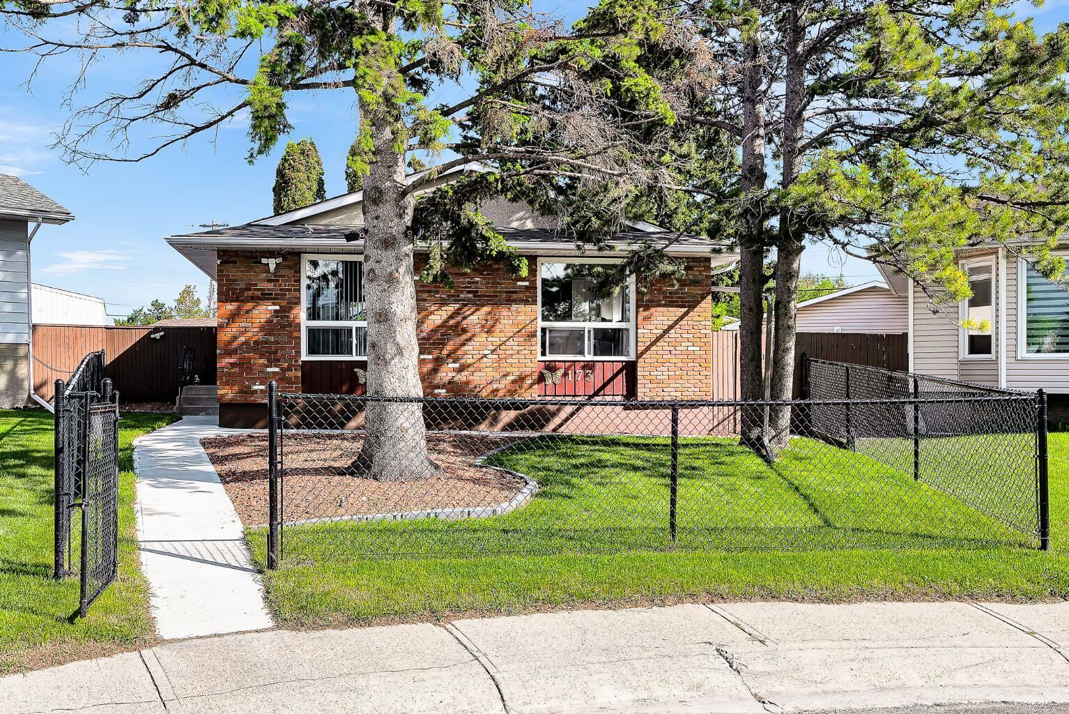 Property Photo:  173 Margate Close NE  AB T2A 3E5 