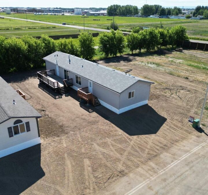 Property Photo: 11001 103 Street AB T0H 2H0