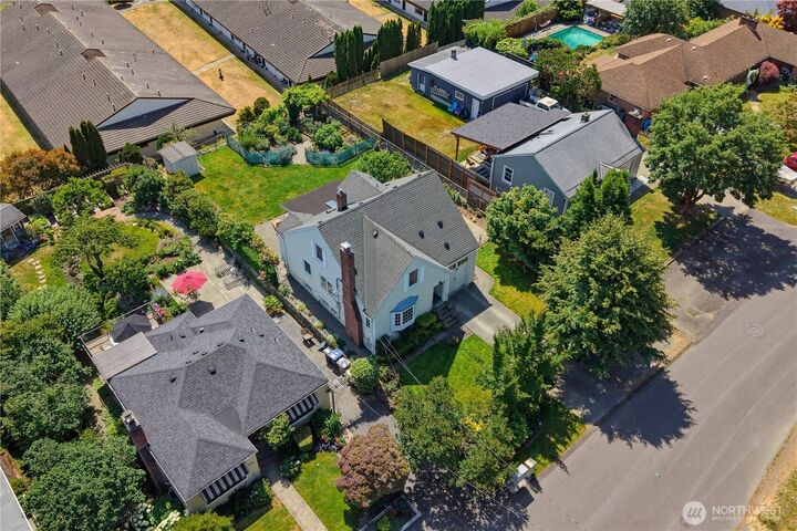 Property Photo: 324 Stevens Avenue SW WA 98057