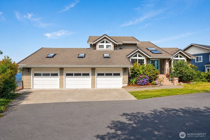 Property Photo: 8827 Buttonwood Lane NE WA 98516