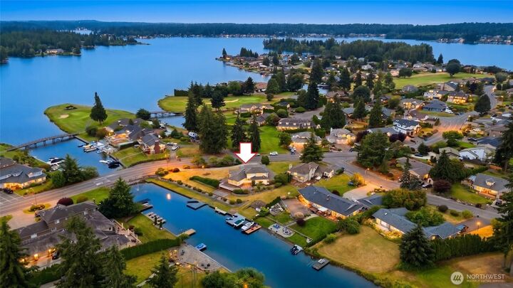 Property Photo:  20015  Island Parkway E  WA 98391 