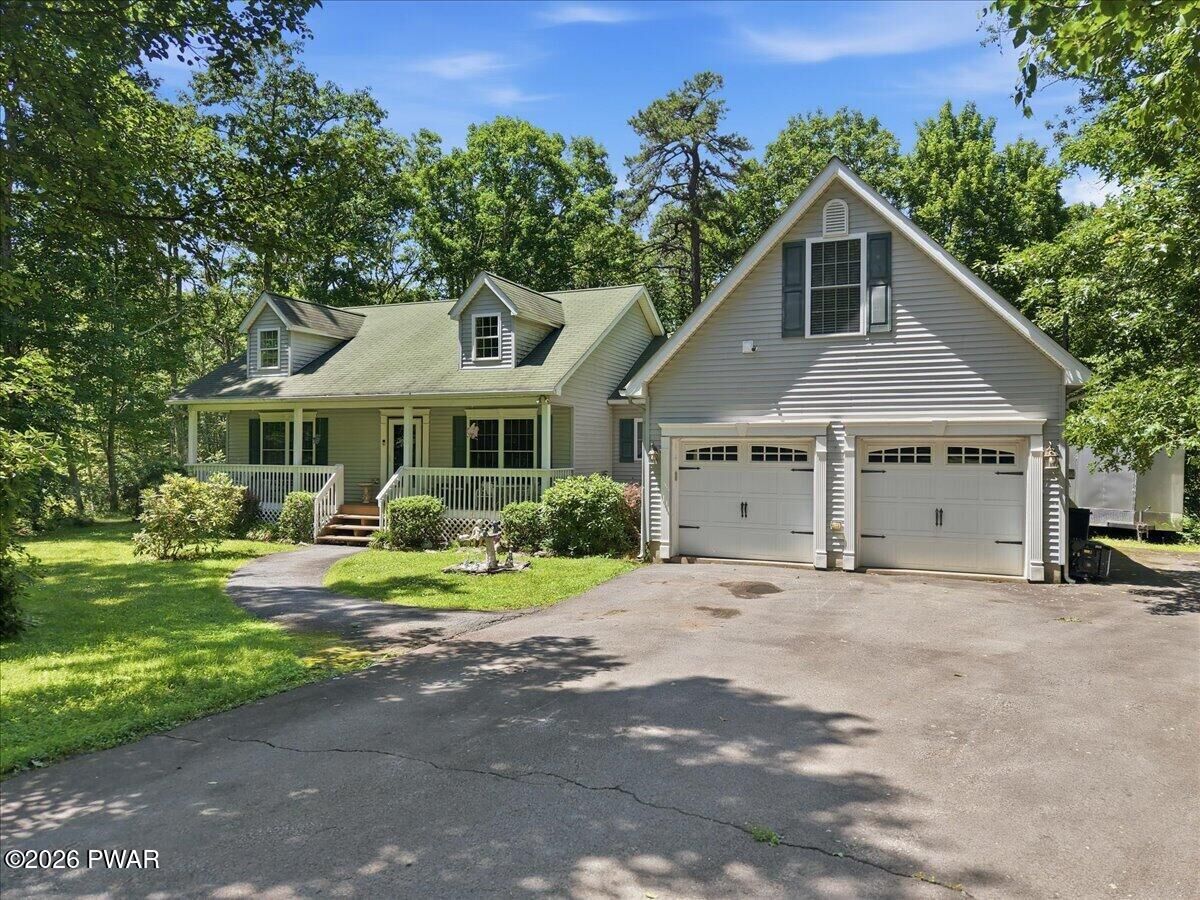 Property Photo: 804 Waxwing Court PA 18428