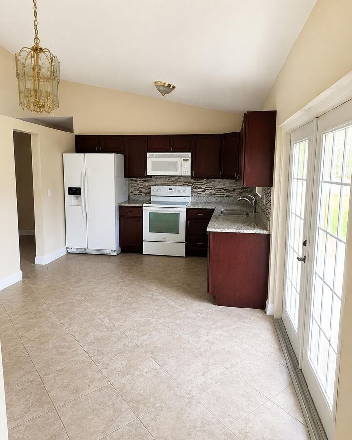 Property Photo: 4231 SW 55th Avenue FL 33314