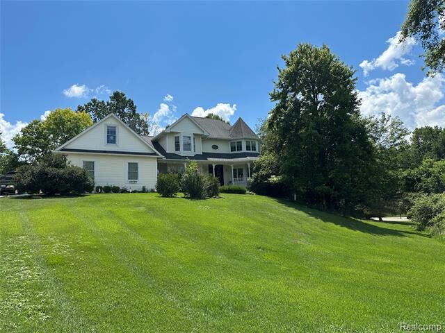 Property Photo:  962 Hidden Valley Drive  MI 48362 