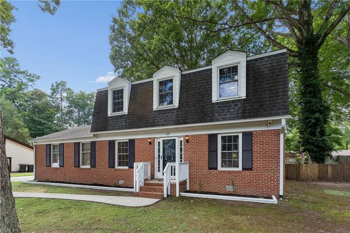 Property Photo:  305 W Woodland Dr  VA 23692 