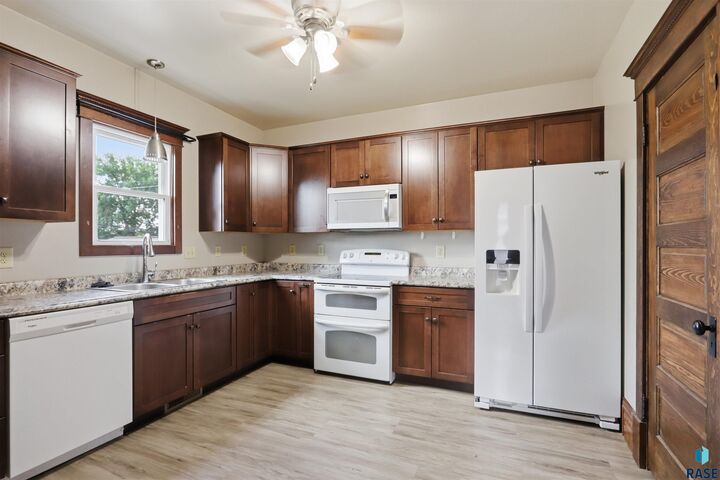 Property Photo: 1121 S Dakota Ave SD 57105
