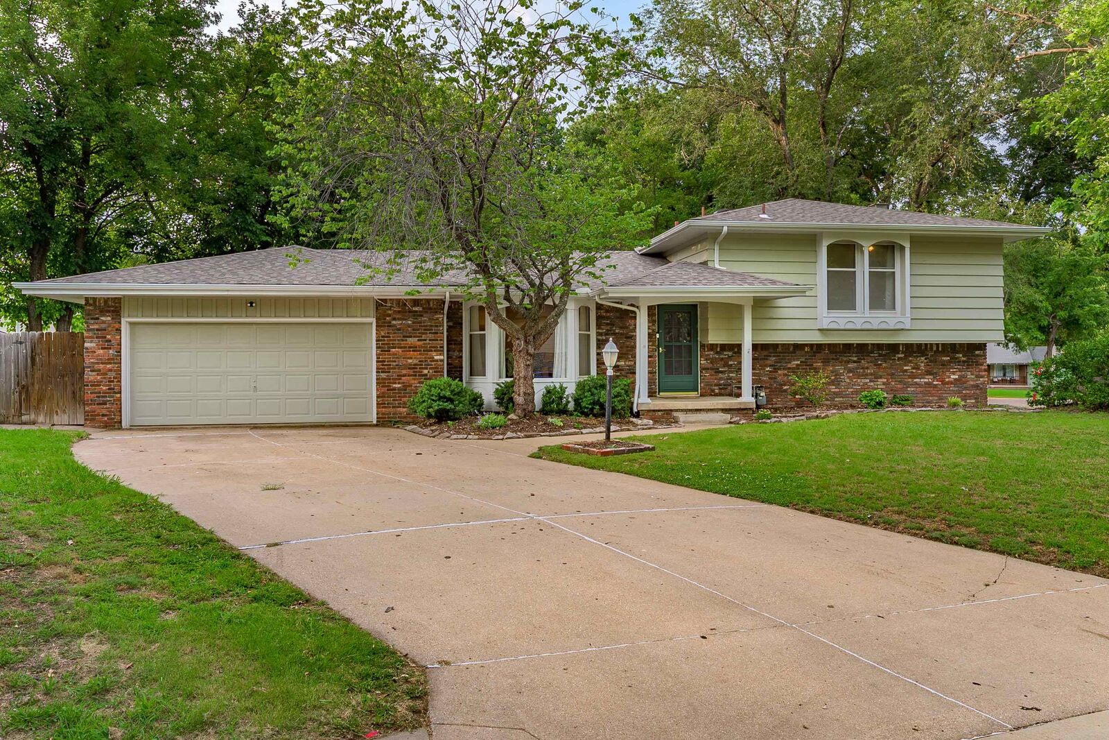 Property Photo:  621 N Willow Dr  KS 67037-1949 