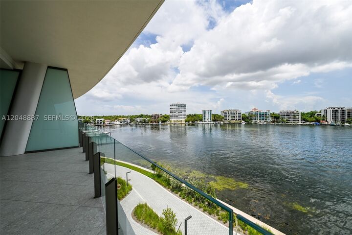 Property Photo: 5 Grove Isle Dr L404 FL 33133