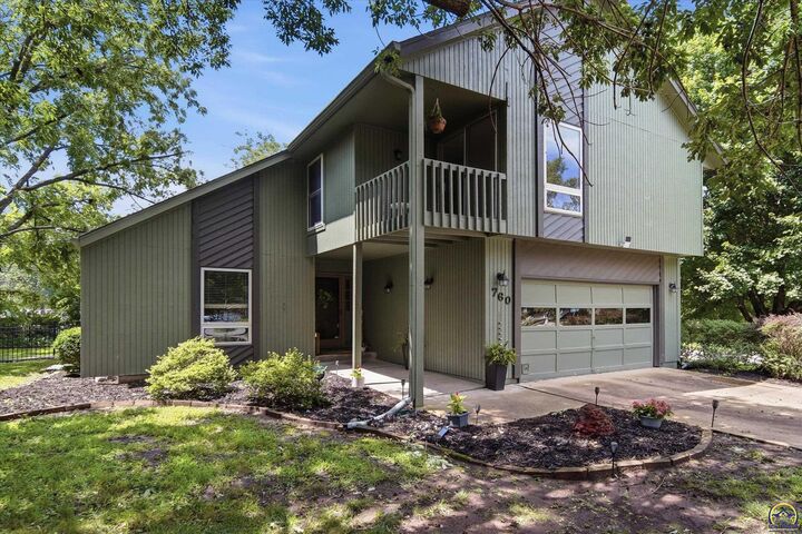Property Photo: 760 SW Prairie Ct KS 66606