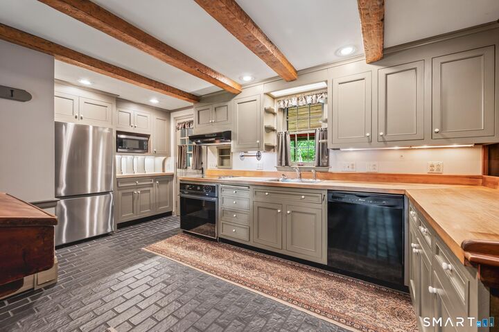 Property Photo:  51 Evergreen Lane  CT 06033 