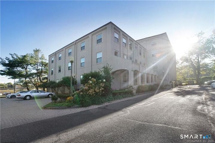 Property Photo:  146 High Street 201  CT 06460 