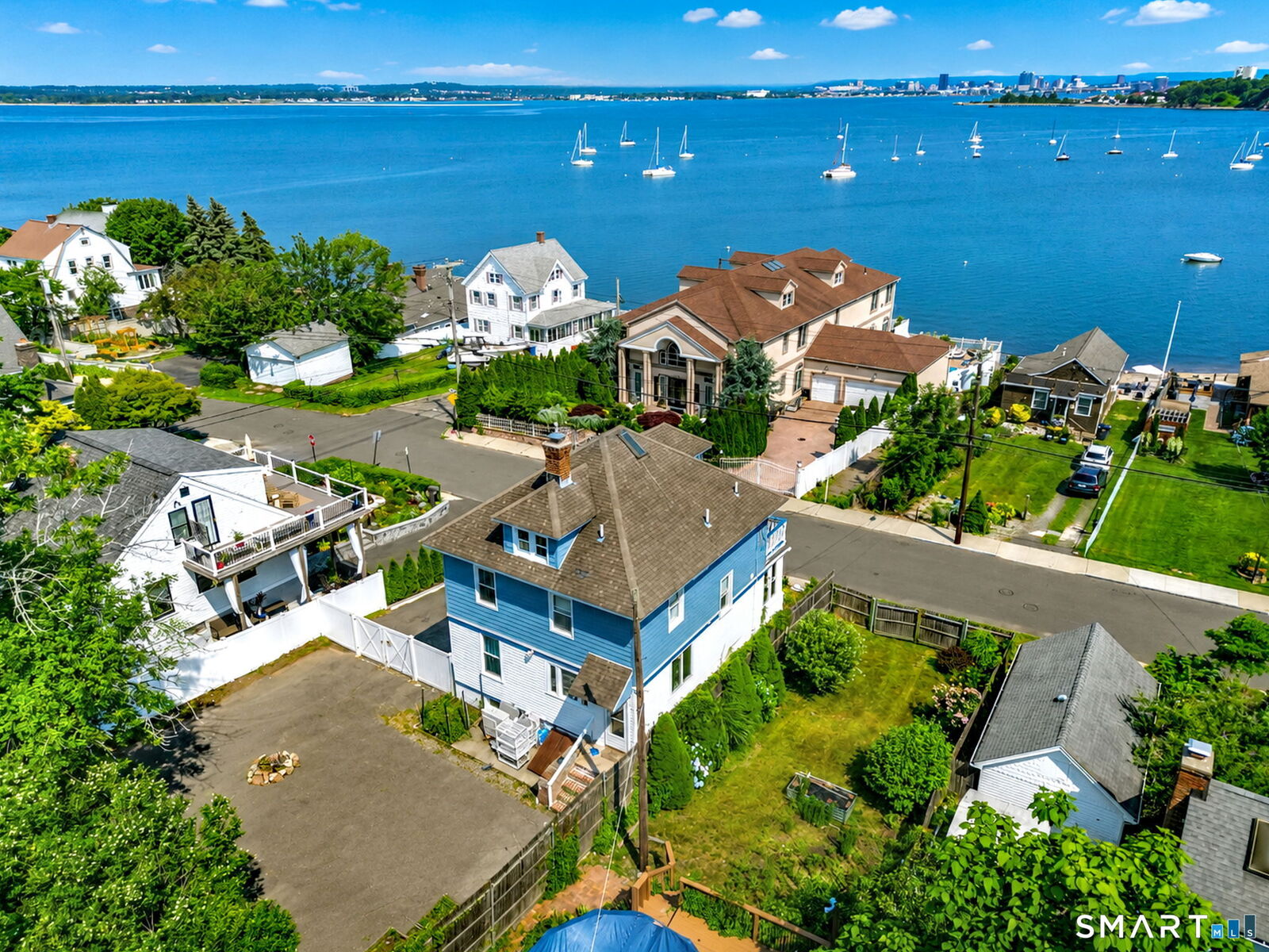 Property Photo:  119 Cove Street  CT 06512 