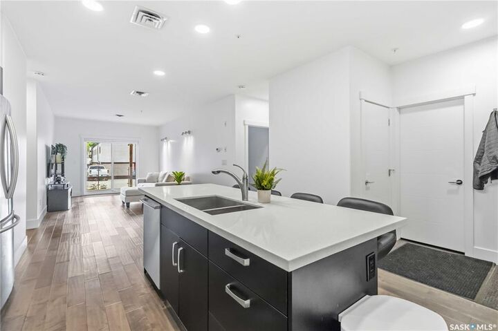 Property Photo: 1010 Main Street 104 SK S7H 0K7