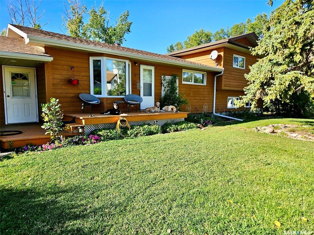 Property Photo: 18 Kronau Street SK S0G 2T0