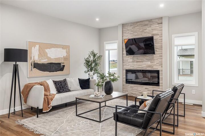 Property Photo:  281 Lakeside Boulevard  SK S0K 2T1 