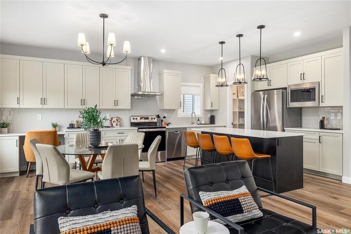 Property Photo: 281 Lakeside Boulevard SK S0K 2T1