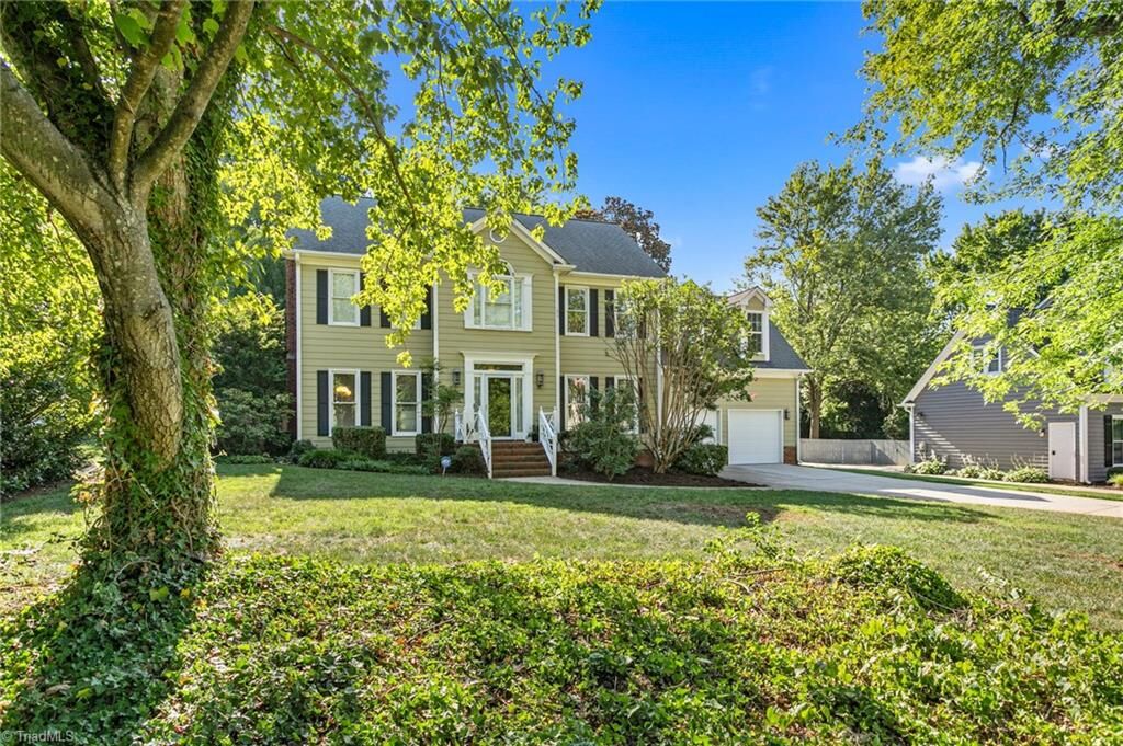 Property Photo: 1816 Tennyson Court NC 27410
