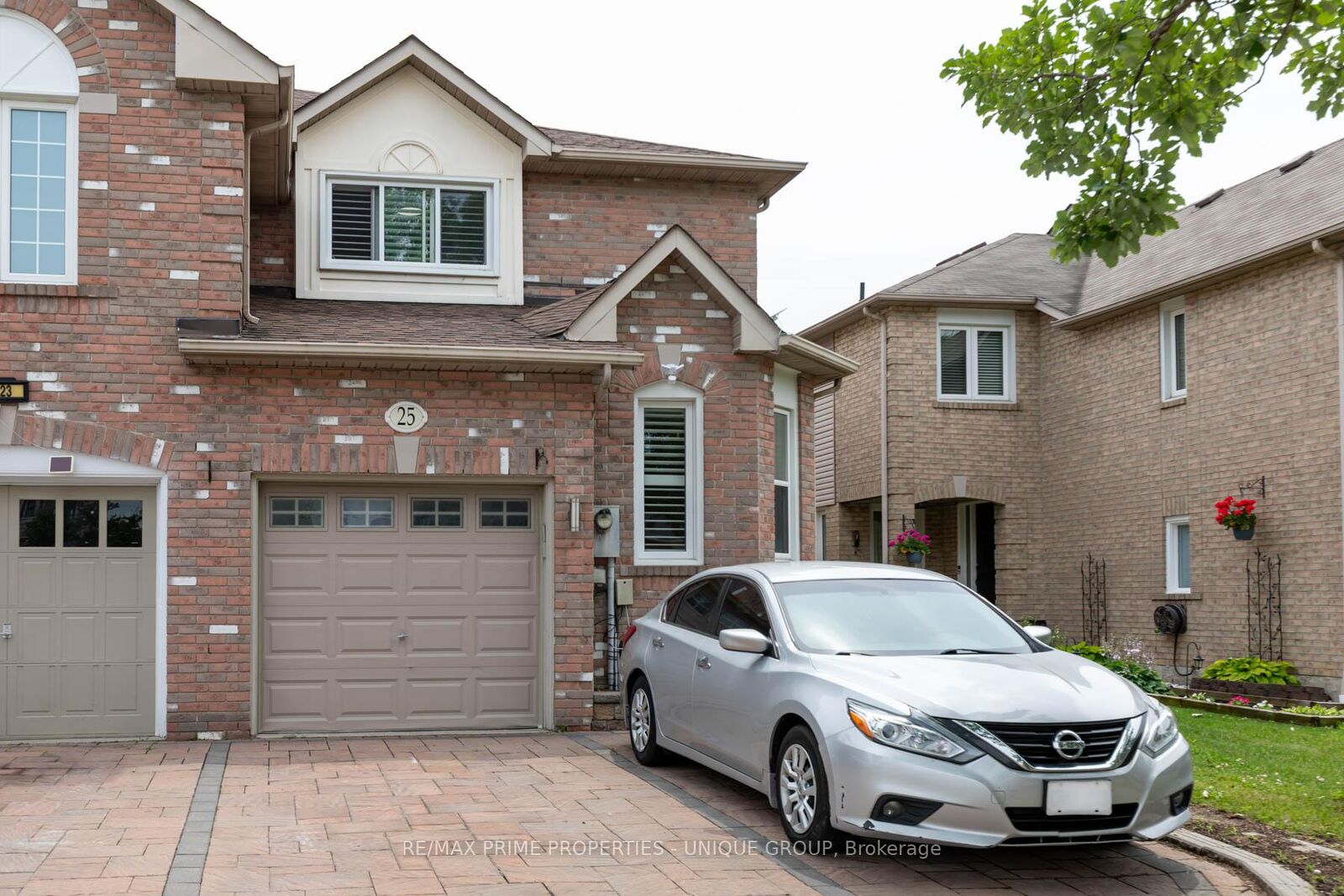 Property Photo:  25 Pine Gate Place  ON L1R 2M5 