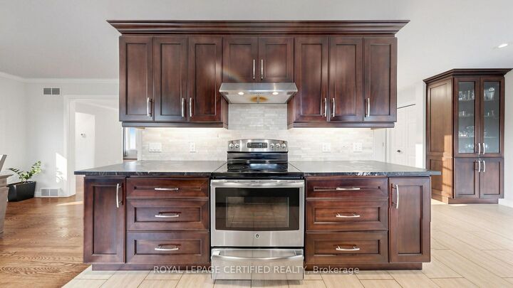 Property Photo:  438 Lexington Road  ON N2K 2K3 