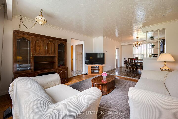 Property Photo:  73 Talent Crescent  ON M9M 2N5 
