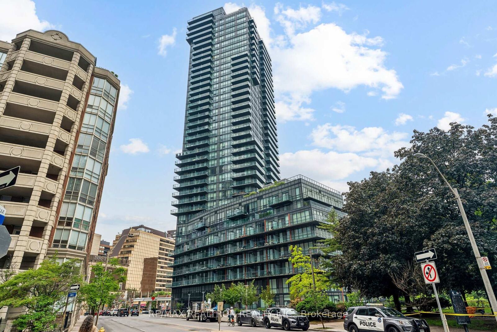 Property Photo:  825 Church Street 3102  ON M4W 3Z4 
