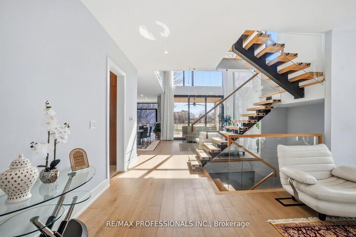 Property Photo: 2206 Utley Road ON L5J 1X1