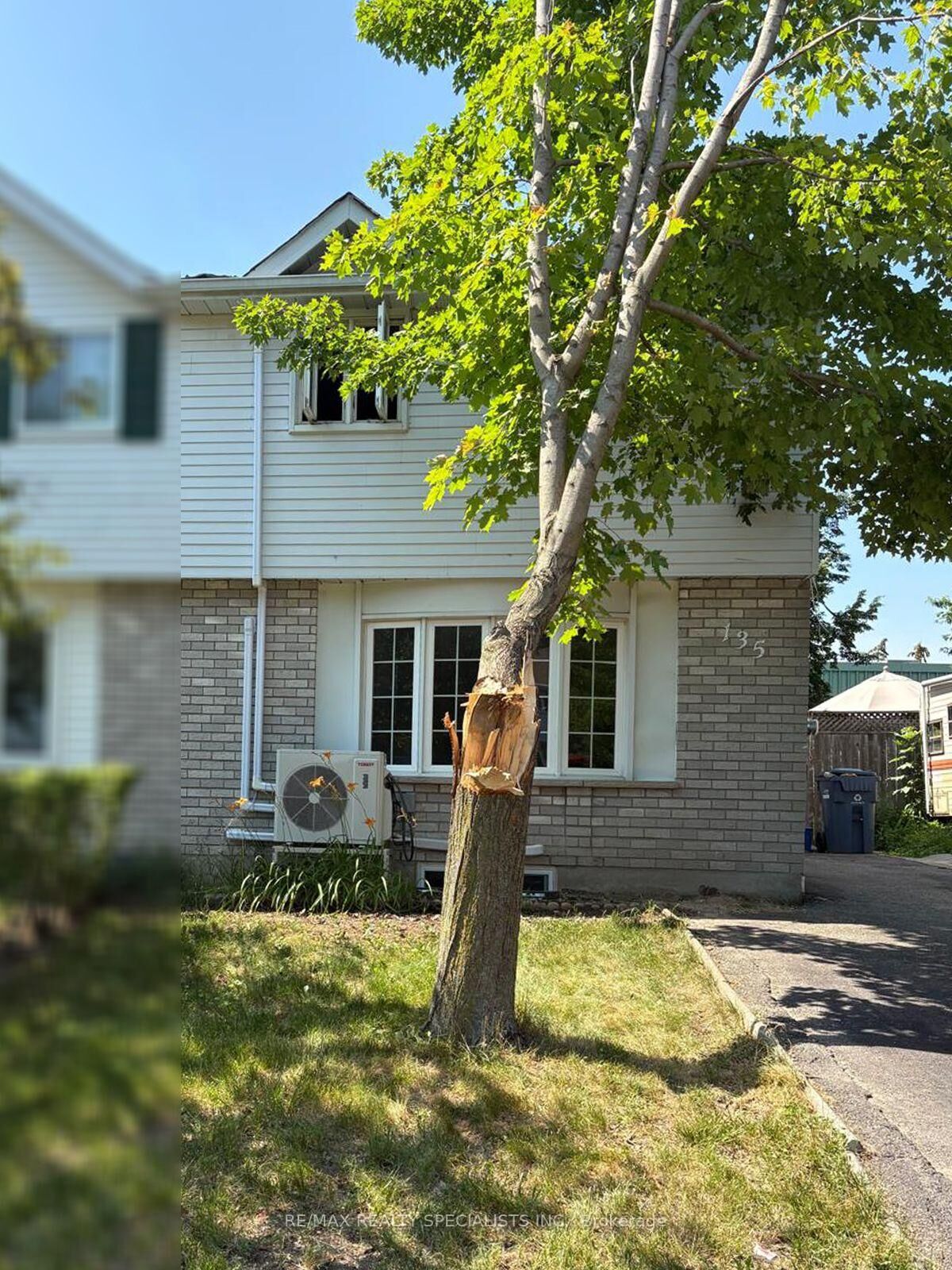 Property Photo:  135 Sanderson Drive  ON N1H 7K1 