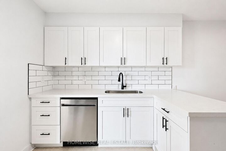 Property Photo: 2500 Bathurst Street 307 ON M6B 2Y8