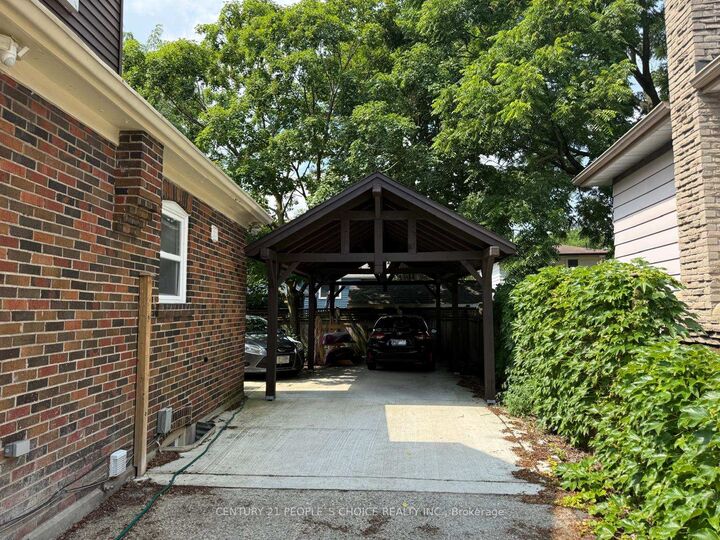 Property Photo: 1226 Oxford Avenue ON L6H 1S5