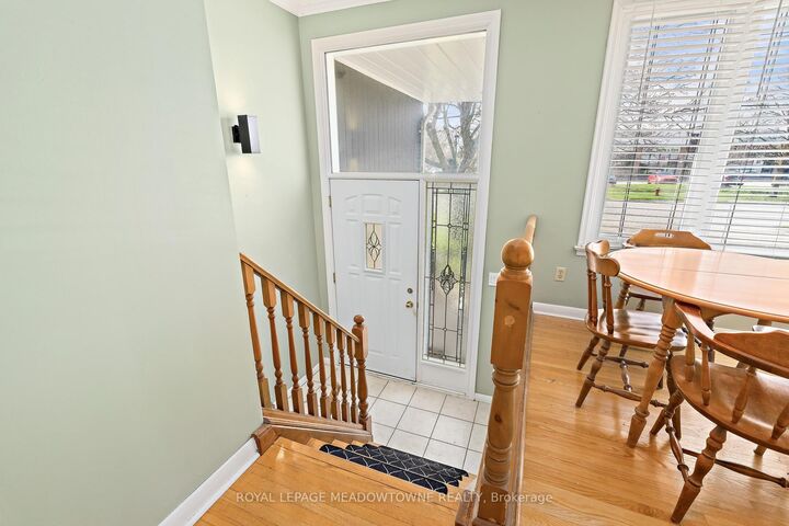 Property Photo: 456 Delrex Boulevard ON L7G 4J2