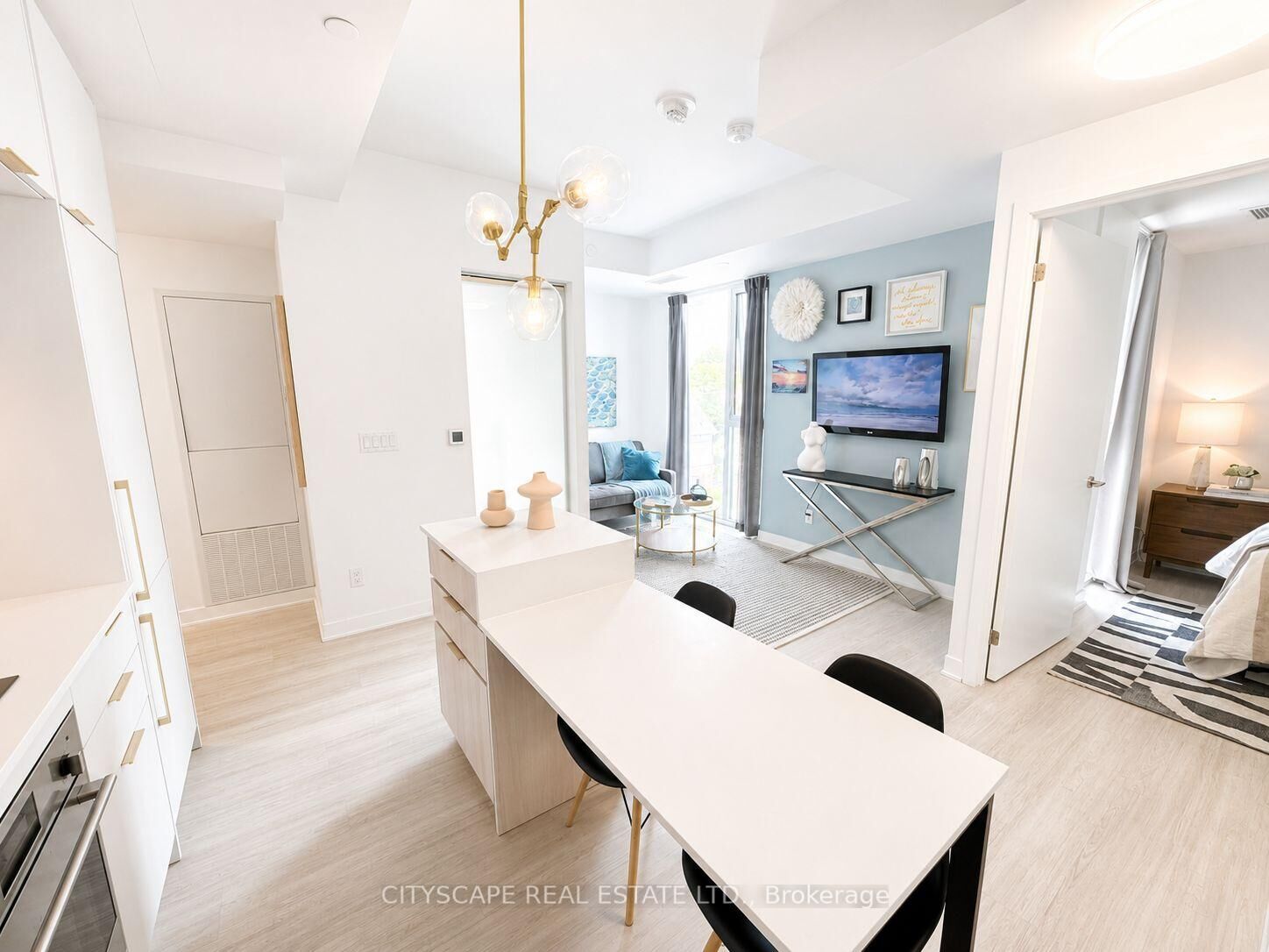 Property Photo: 185 Alberta Avenue 506 ON M6C 0A5