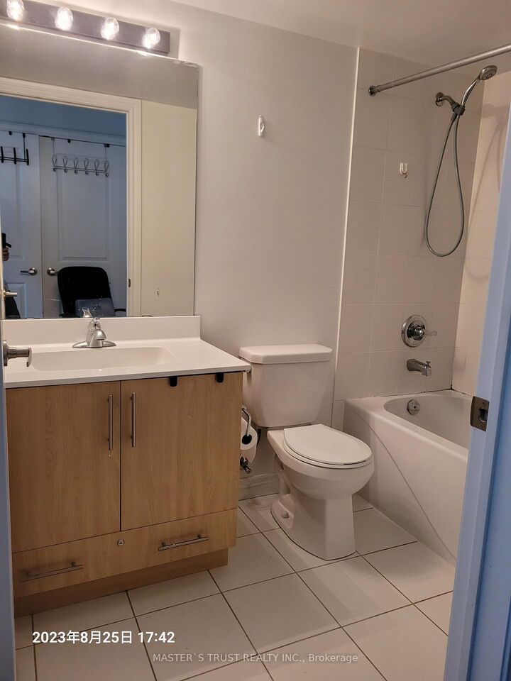 Property Photo:  50 Town Centre Court 1105  ON M1P 0A9 