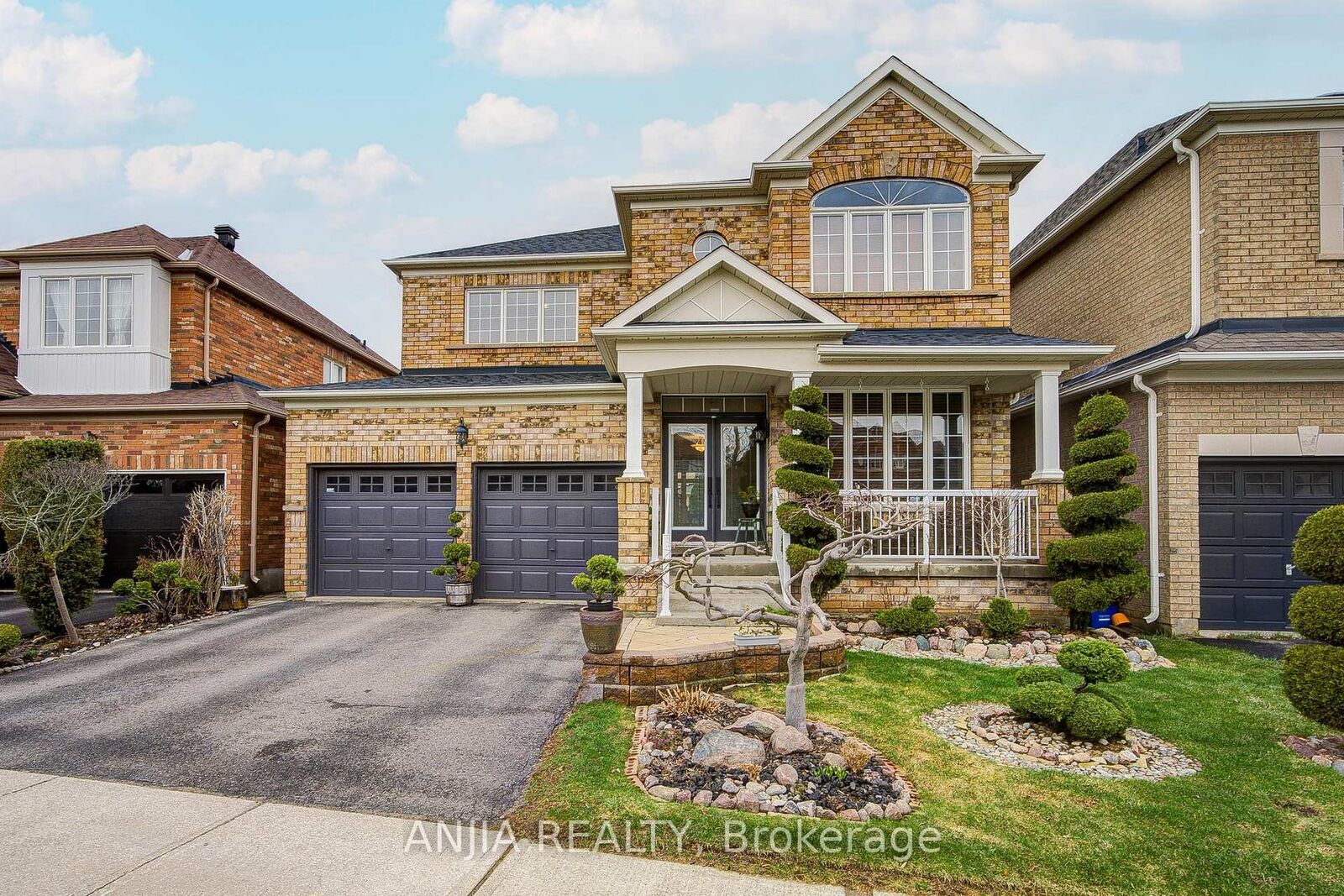 Property Photo:  6 Linsmary Court  ON L6E 1L2 