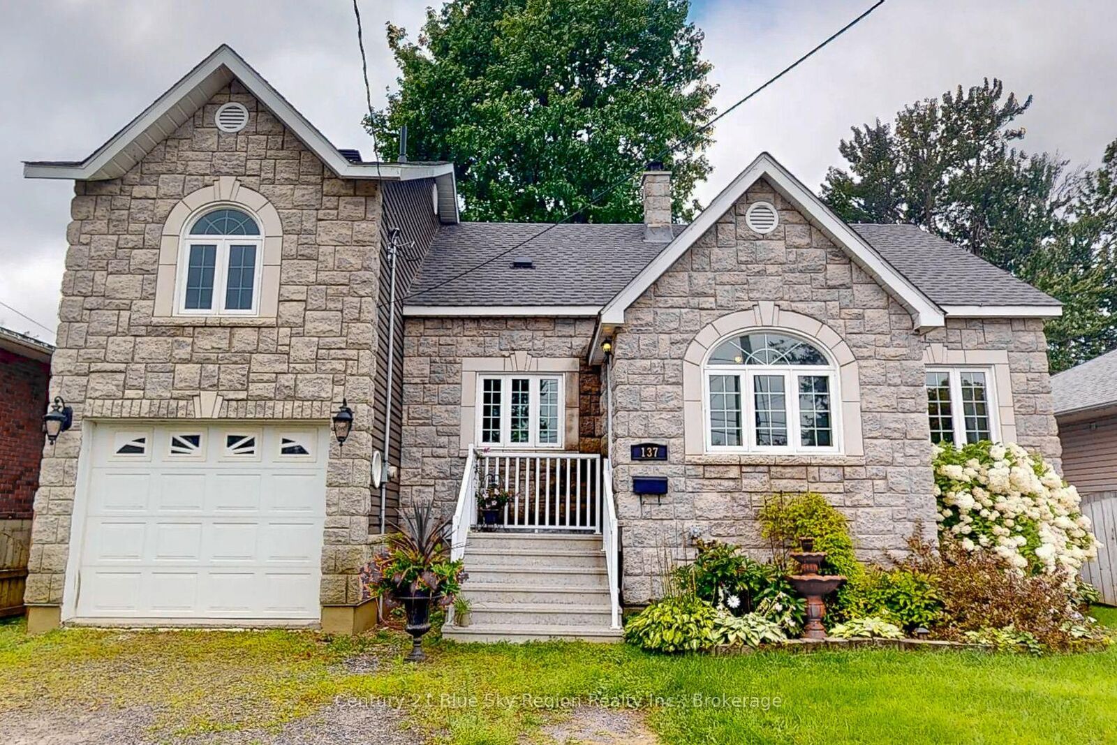Property Photo: 137 Whitney Avenue ON P1A 1Y7