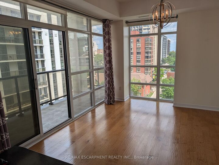 Property Photo: 90 Charlton Avenue W 702 ON L8P 2C3