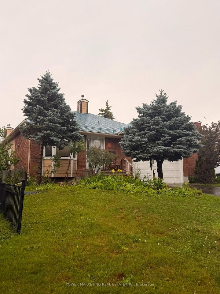 Property Photo: 52 Jarlan Terrace ON K2L 3L3