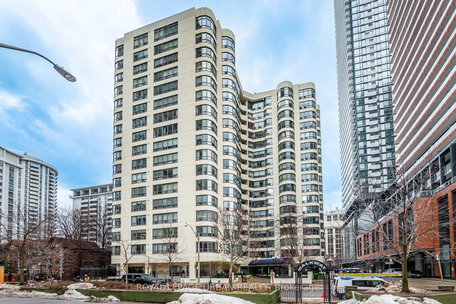 Property Photo: 25 Maitland Street 505 ON M4Y 2W1