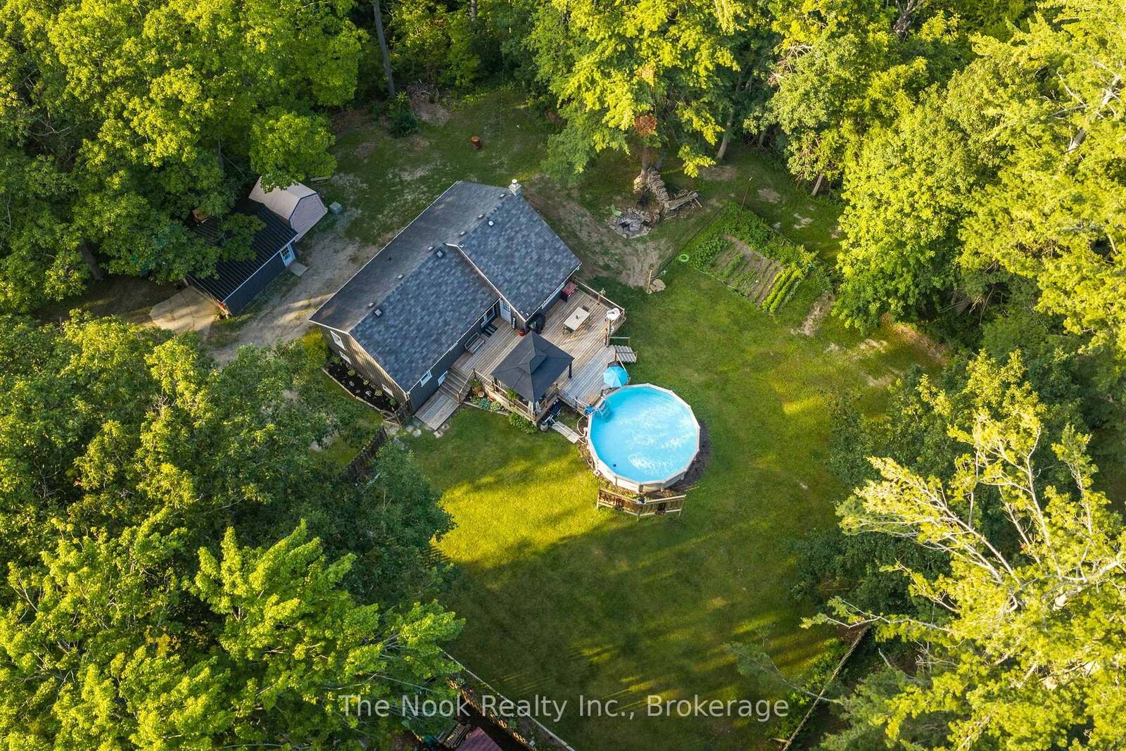 Property Photo: 5203 Valleyview Crescent ON K0L 1E0