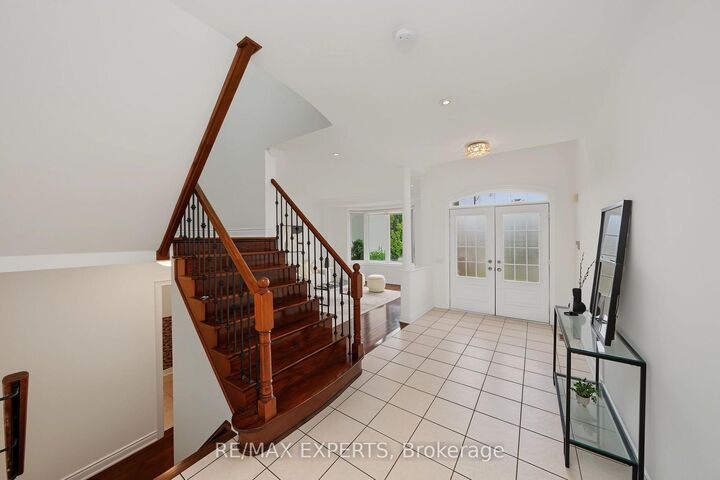 Property Photo:  12 Sweet Valerie Court  ON L6A 0C6 