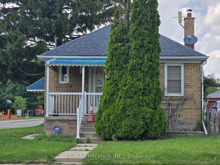 Property Photo: 468 Glen Park Avenue ON M6B 2E7