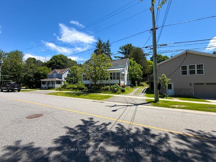 Property Photo:  17 Wakefield Street  ON P2A 2V2 